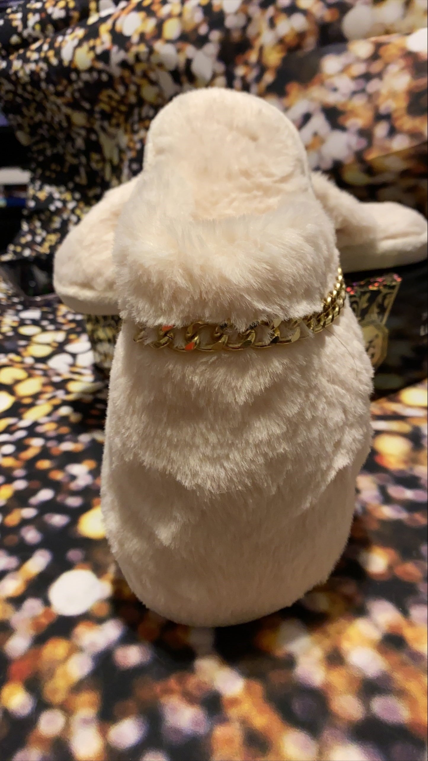 Off-white fur with gold chain slipper